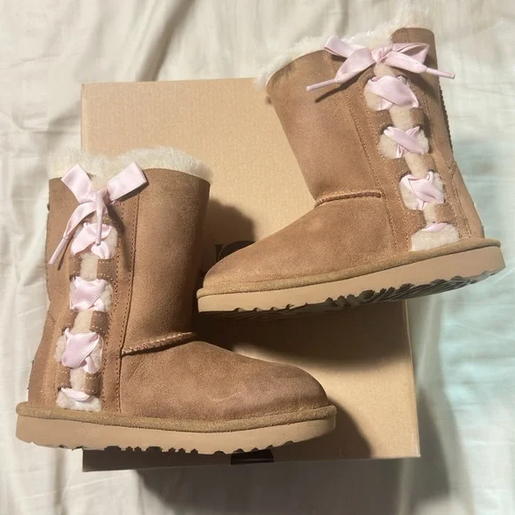 Girls Ugg Boots - Picture 1 of 7